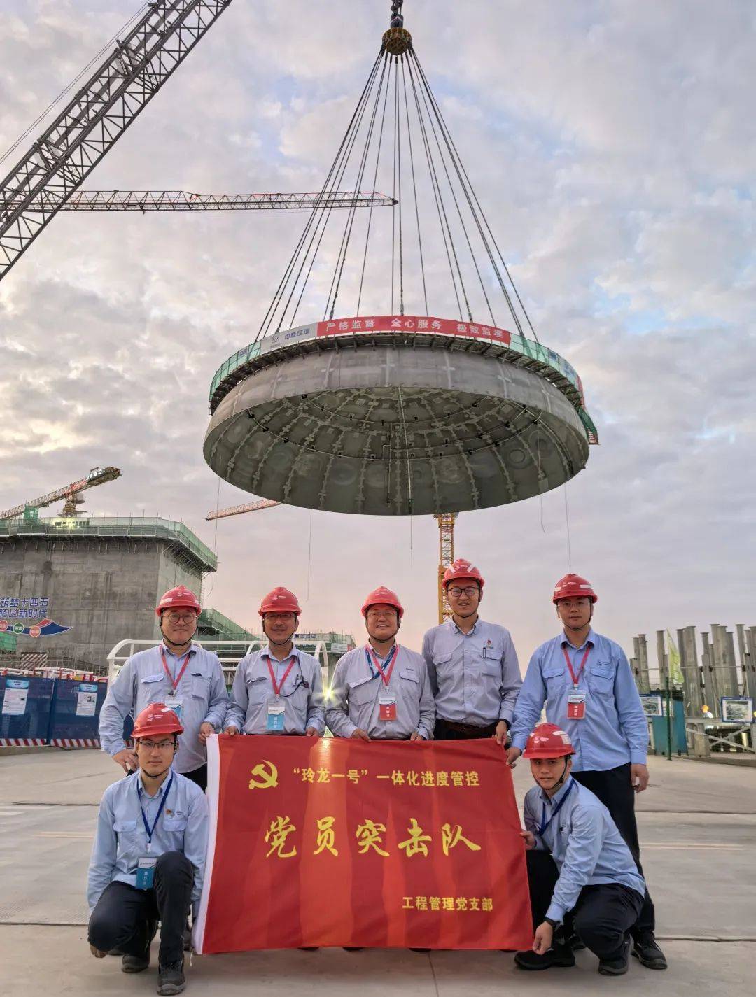 这个男孩叫小龙他已集齐五福可召唤双龙出海