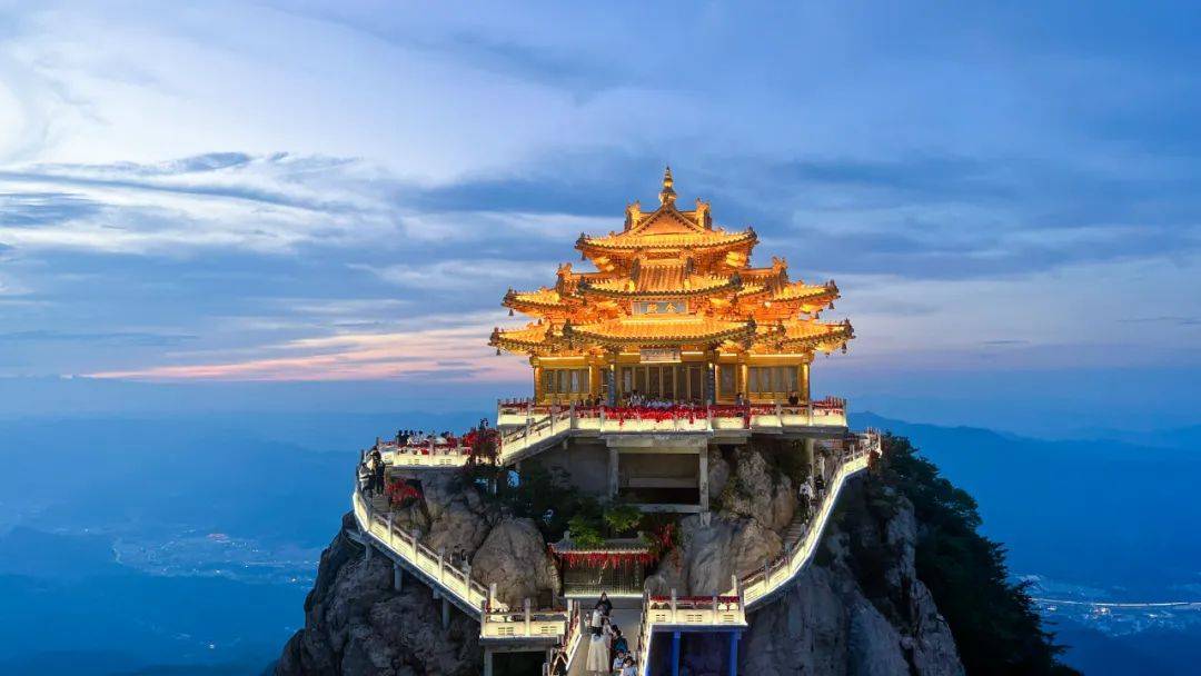 春日浪漫攻略探寻老君山那些撩人心弦的绝美风光