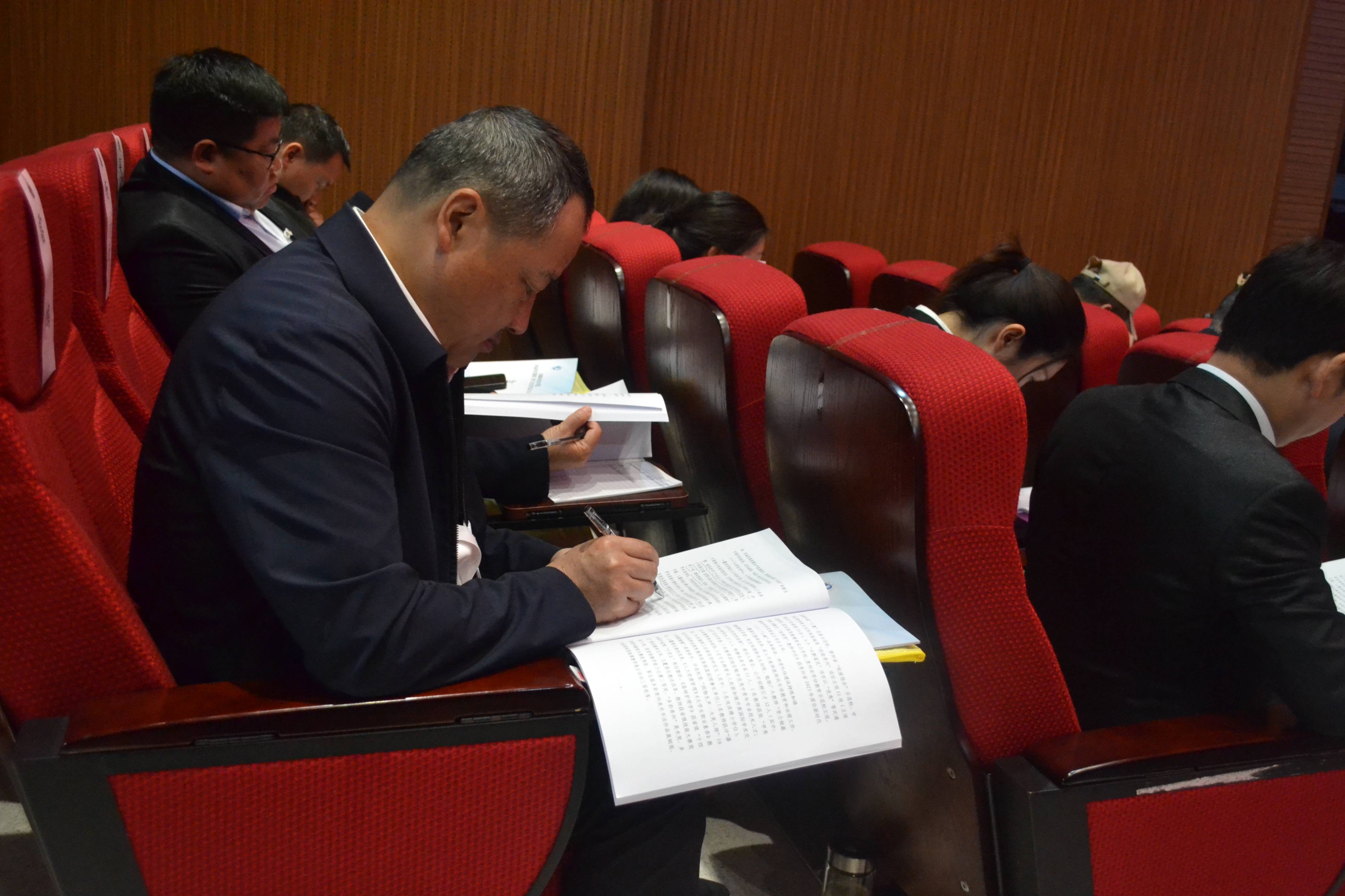 为全面建设省级双高校再立新功安顺职院四届四次教职