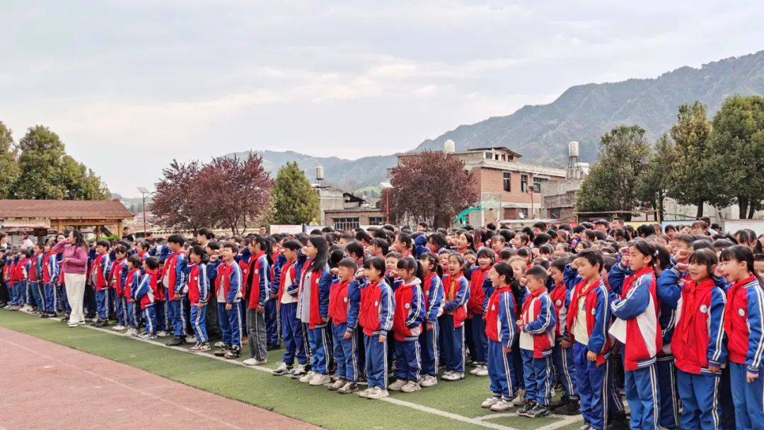 大方县八堡乡红色宣讲进校园国防教育润童心