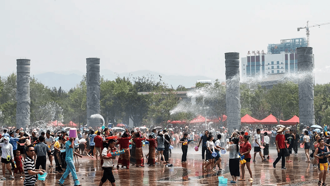 沧源泼水节图片