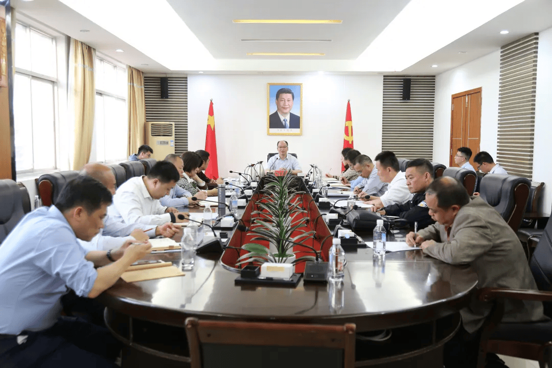 在瑞金八中,滨江学校,瑞金七中等地,刘春林深入食堂操作间,备餐间