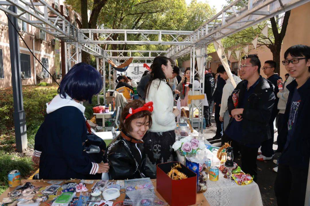 创新点亮狂欢——七宝中学第十七届暨浦江分校第一届狂欢节顺利举行