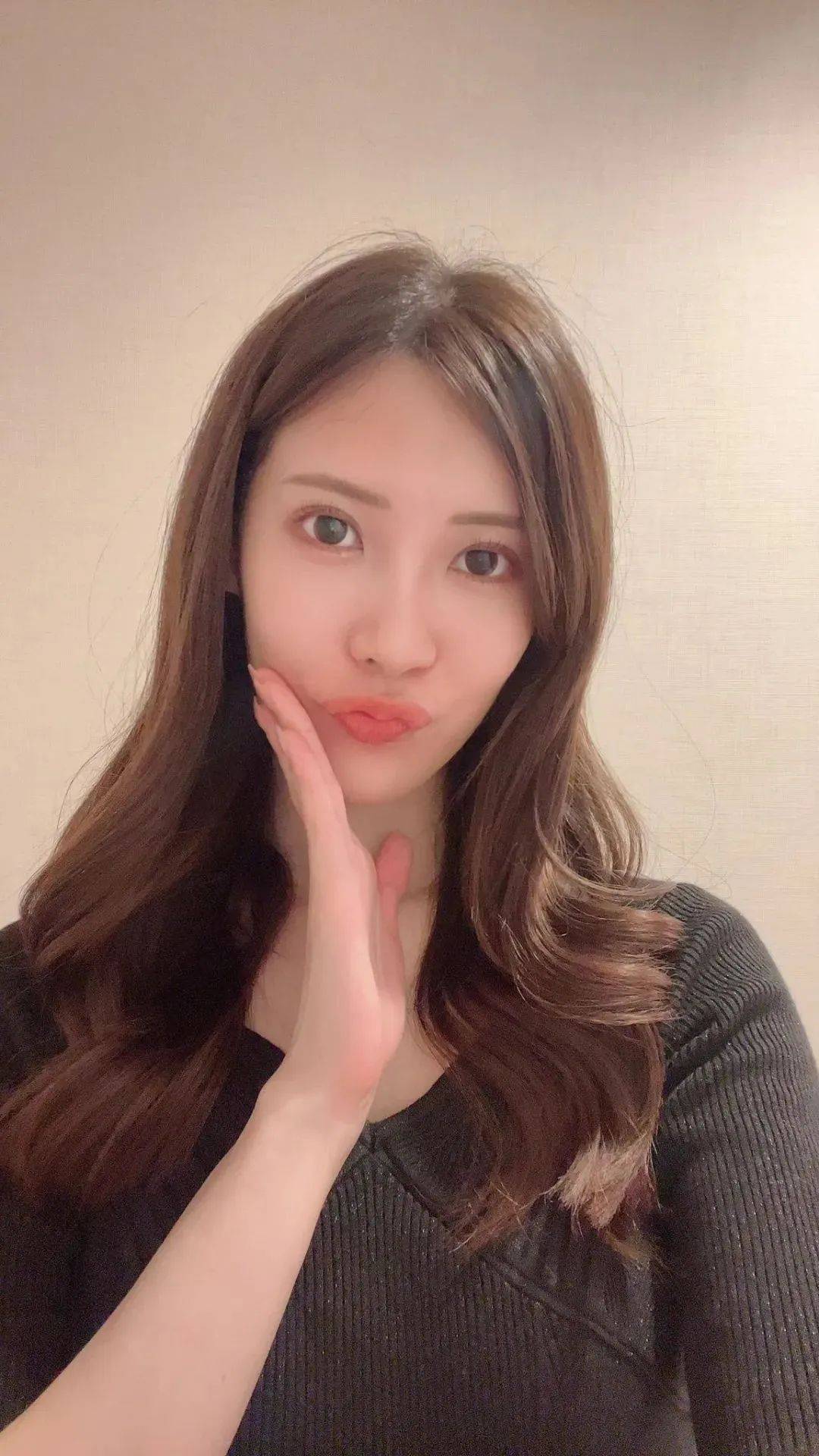 翻牌极品御姐制服大长腿这身材太顶了