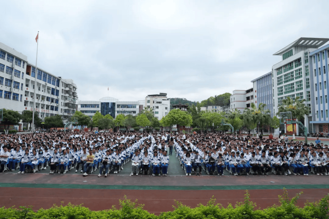 大田一中举行奖学金学科竞赛奖励颁奖表彰大会