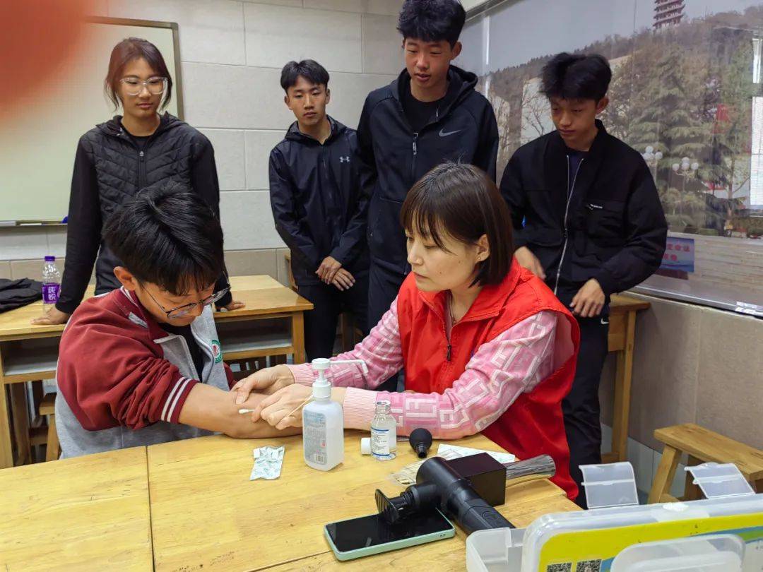 康复守护健康运动昌乐中医院康复科爱心义诊活动助力一中体育学子高考