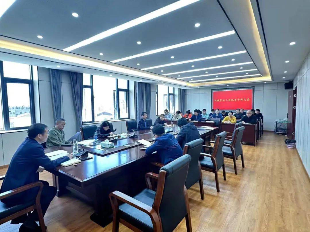 在会上,袁斯斌围绕近期查处的省,市纪委近期典型案