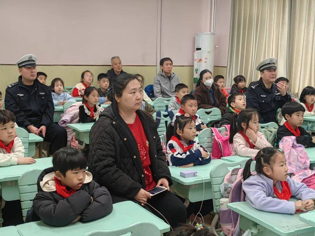 全环境立德树人丨青岛北山二路小学开展"全国中小学安全教育日"主题