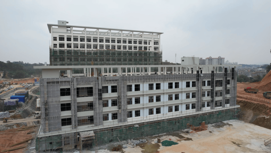 浦北县人民医院城东分院铆足干劲抢工期赶进度确保项目建设有序推进