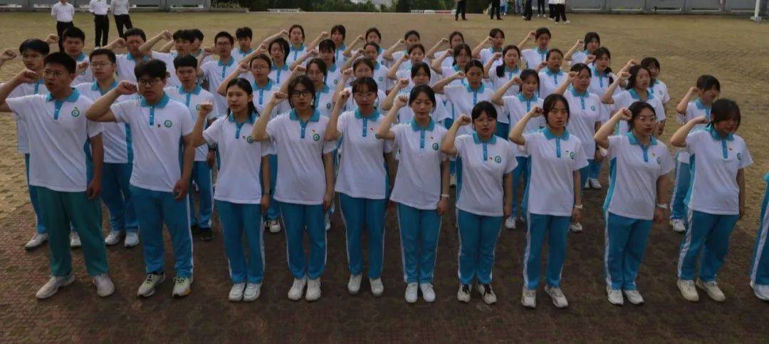 缅怀先烈忆初心砥砺奋进祭忠魂五华县高级中学开展清明节祭奠革命烈士
