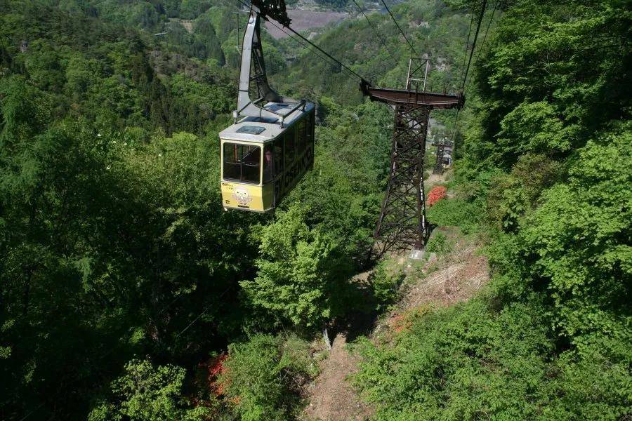 升仙峡位于甲府市北部,这里山清水秀,流水潺潺,奇石怪岩,延绵不断,有