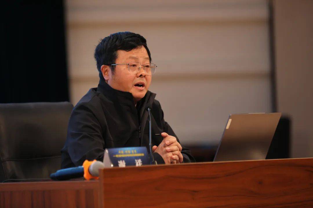 谢祥老师做报告最后,安徽省淮北市张森初中数学名师工作室主持人,正