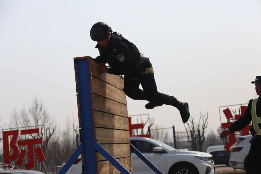 特警力量 | 金鹰队员挥汗赛场 特警男儿奋勇争先