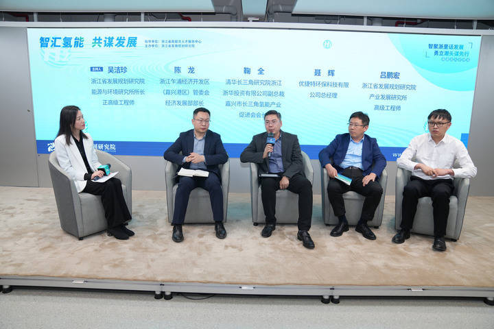 珍的主持下,浙江乍浦经济开发区(嘉兴港区)管委会经济发展部部长陈龙