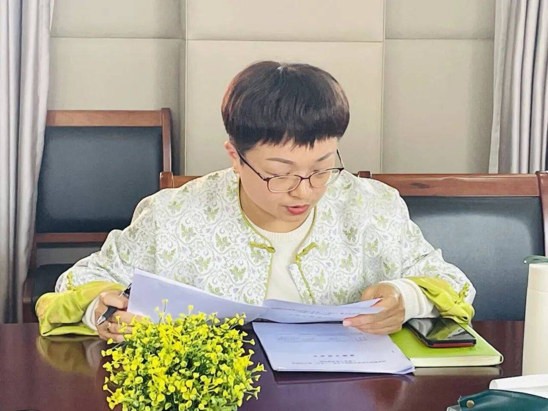 孙卫红首先作开题报告,她从课题研究的背景和意义,研究目标,研究内容