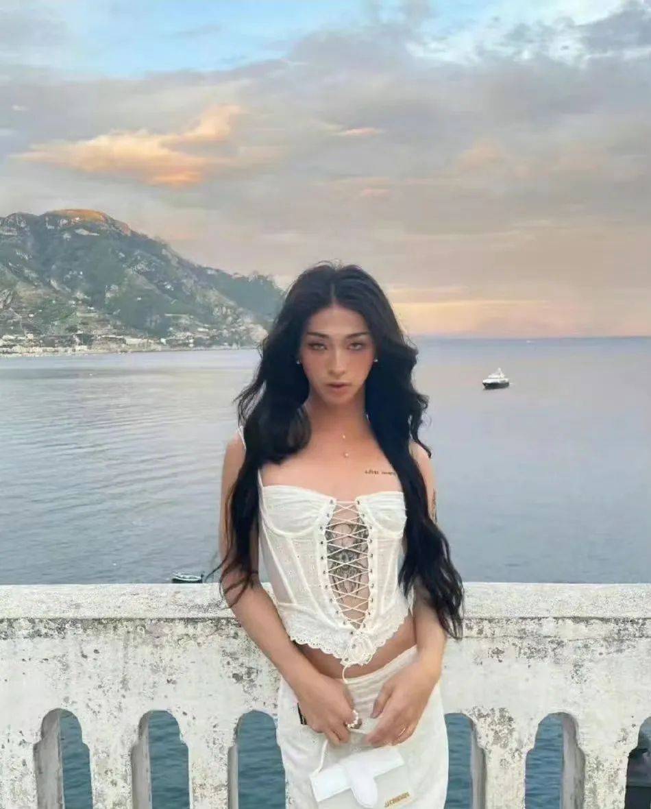 伊能静,成了全网的"梦中情妈"_父母_原生家庭_女装