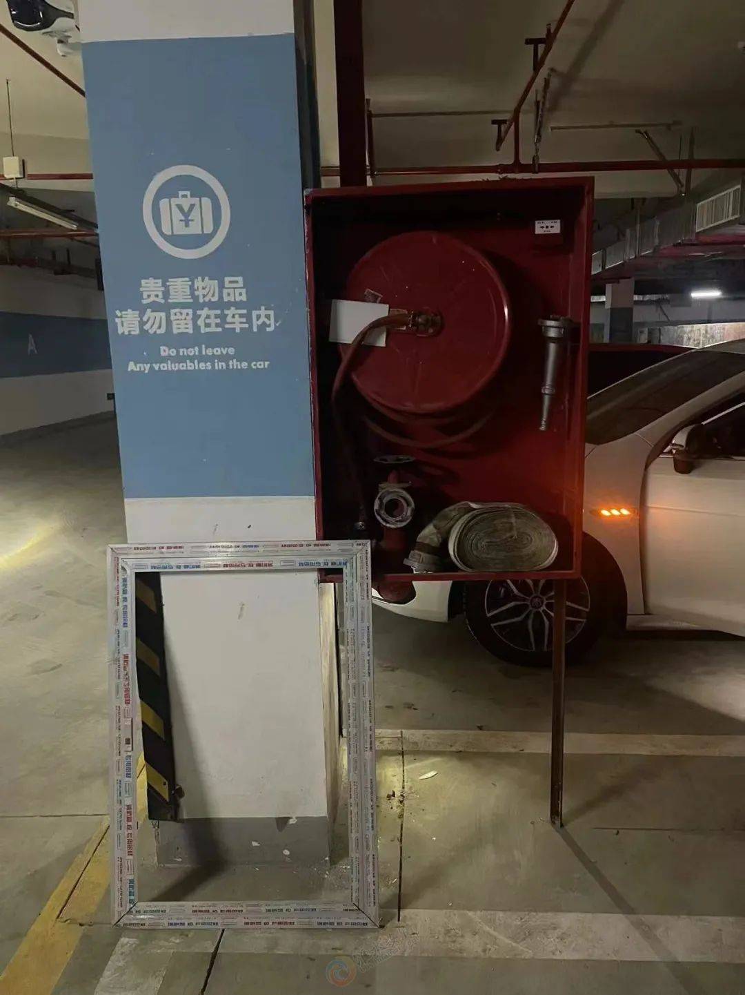 钱隆御景三期地下车库消防栓玻璃破损的已经有两个多月了,至今没有