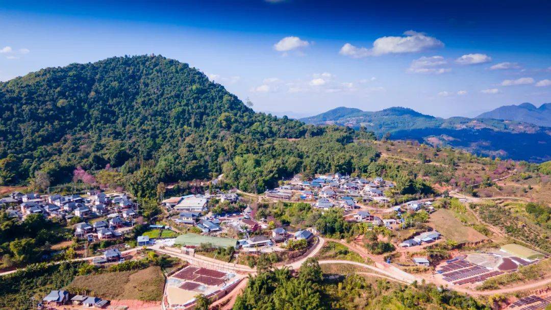 澜沧江纵贯全境海拔高差大境内群山起伏年日照时间长热区资源丰富