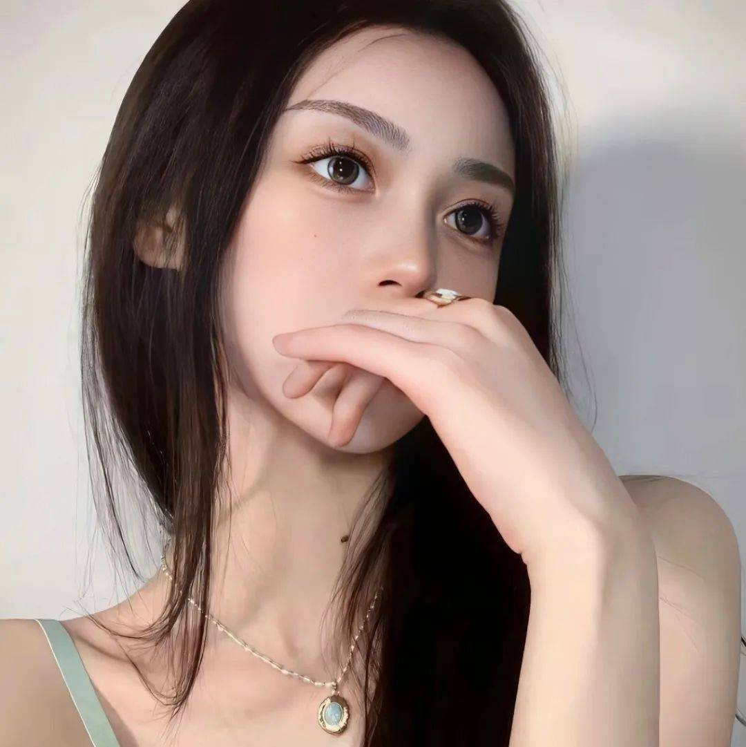 头像丨抬头看天上就是光