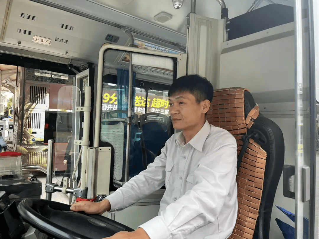 桂林这9名公交司机请为他们点赞