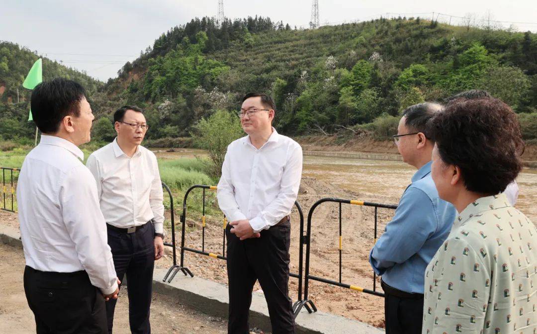 罗文江在遂川县调研