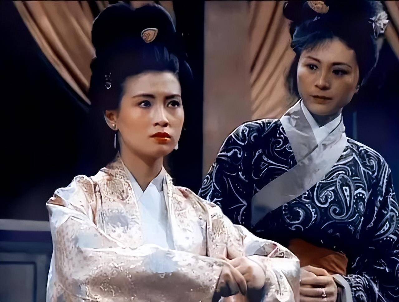 【出处】《三国演义》第六十五回:"限之以爵,爵加则知荣,恩荣并济