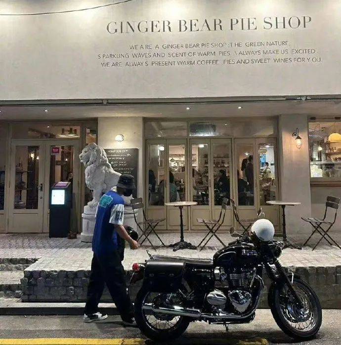 据相关人士透露,exo成员朴灿烈将在同时为摩托车品牌制作独特宣传曲.