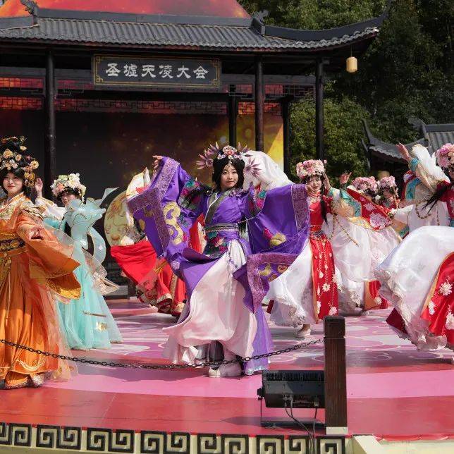来上海欢乐谷国潮一日游!_汉服_互动_租赁
