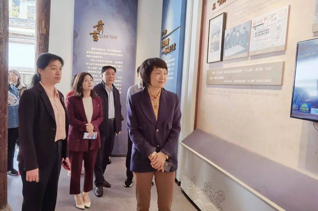 在连江县婚姻登记中心和婚育综合服务中心,调研组一行实地查看了婚姻