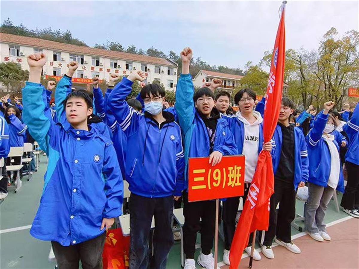 这所学校的励志演讲震撼人心,学生勇敢追梦_高考_东湖_高三