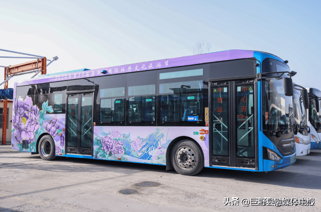 牡丹主题公交车亮相菏泽街头