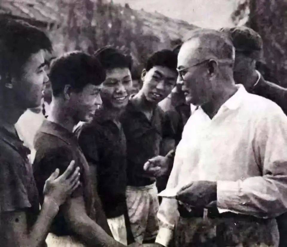 年年桃李,岁岁芬芳——叶帅为母校梅县东山中学校庆四十四周年的题词_叶剑英_客家人_官方