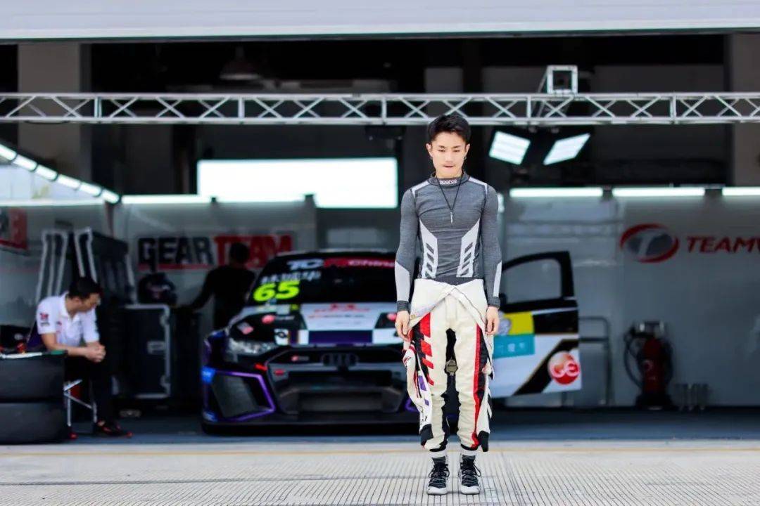 林城华,姜南和刘子辰都向我们提到,车手需要有很快的反应速度.