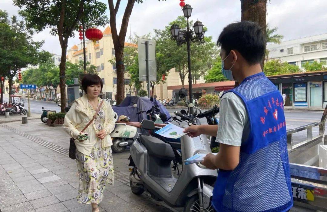 创文巩卫团县委开展爱国卫生月宣传志愿服务活动