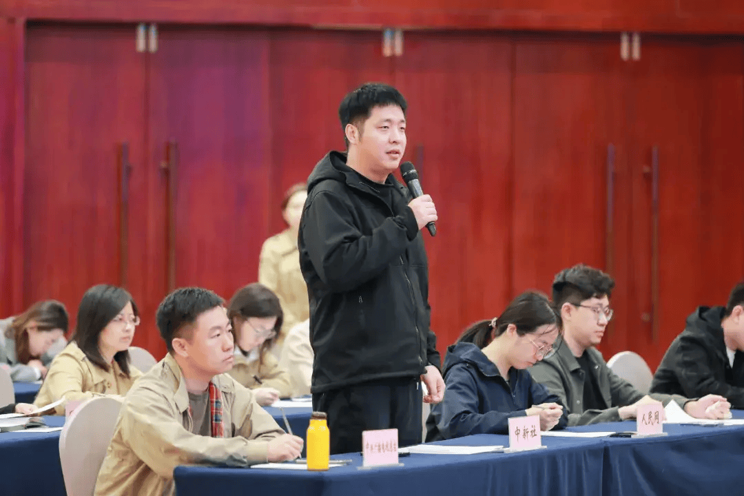 省委宣传部副部长省政府新闻办主任 骞进:谢谢汪凡常务副厅长的介绍.