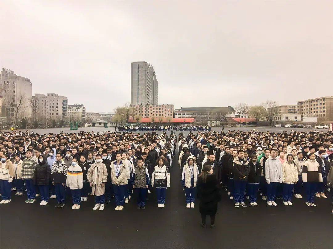 营口消防大石桥大队走进大石桥市第一初级中学开展消防