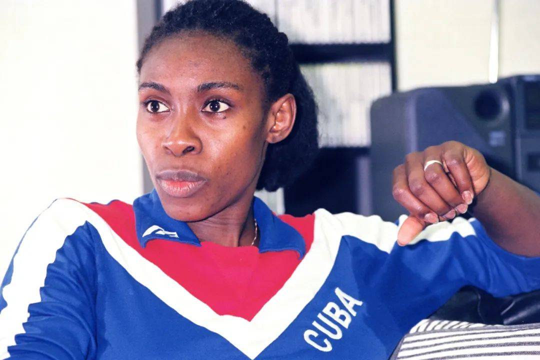 女排界的飞人 身高1米75 摸高3米39 率队创造八冠王 怀孕都继续比赛