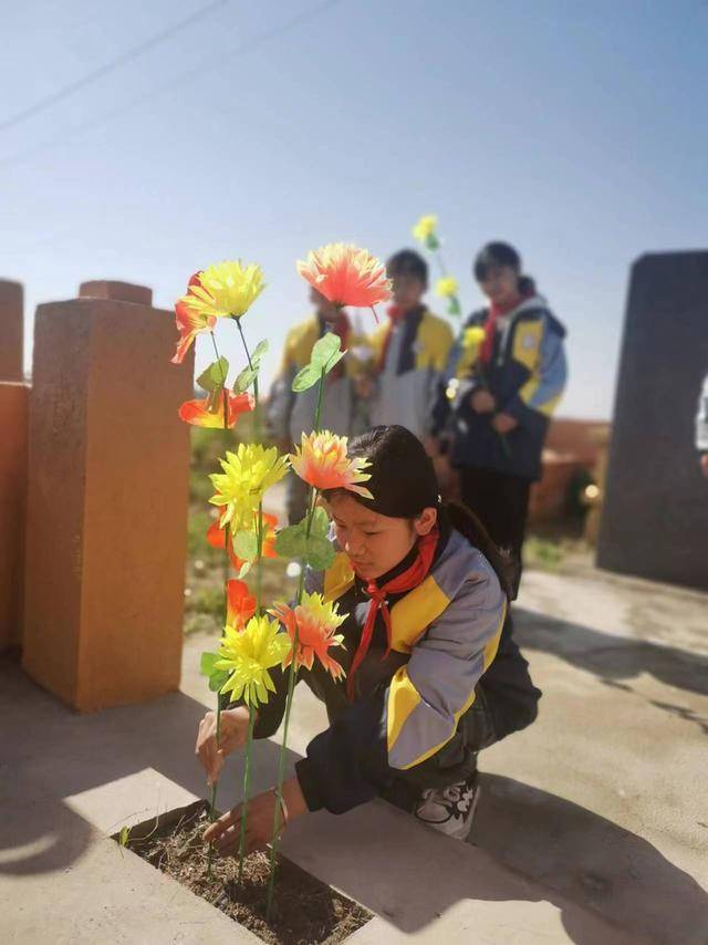 云梦下辛店清明祭英烈红色润童心