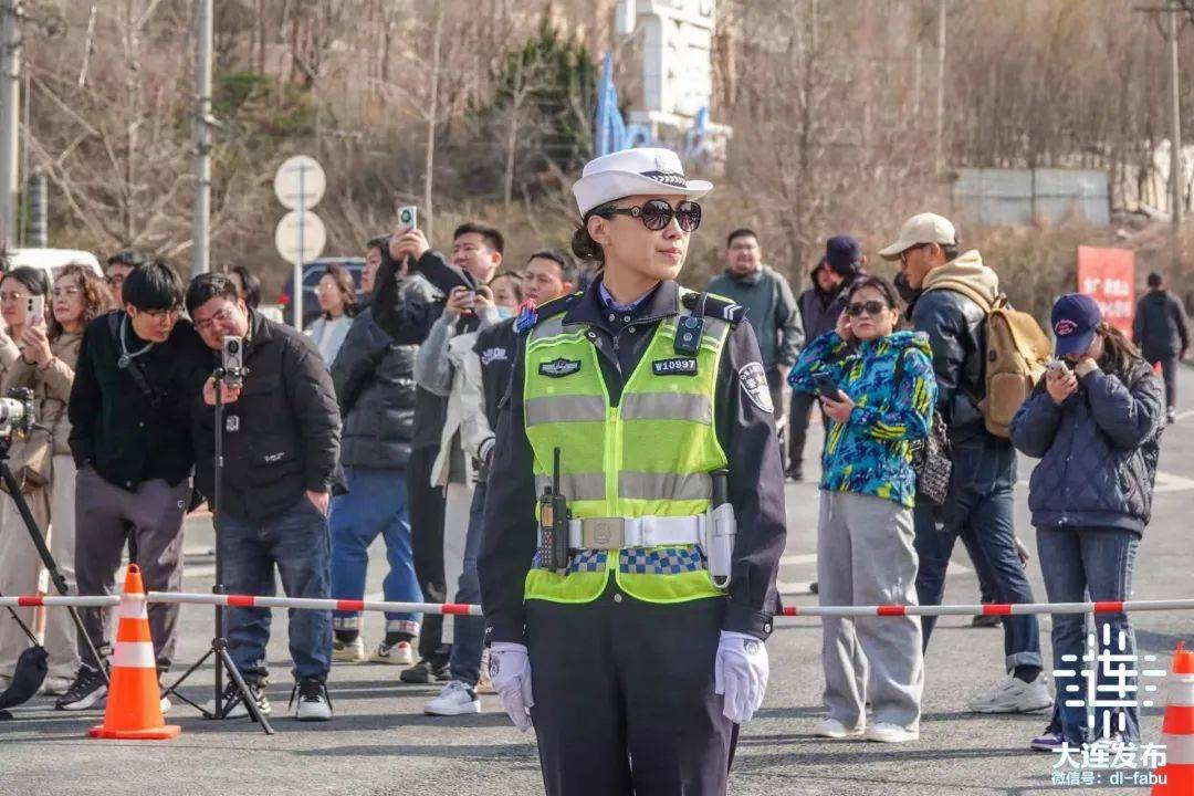 大连港东五街上新了!