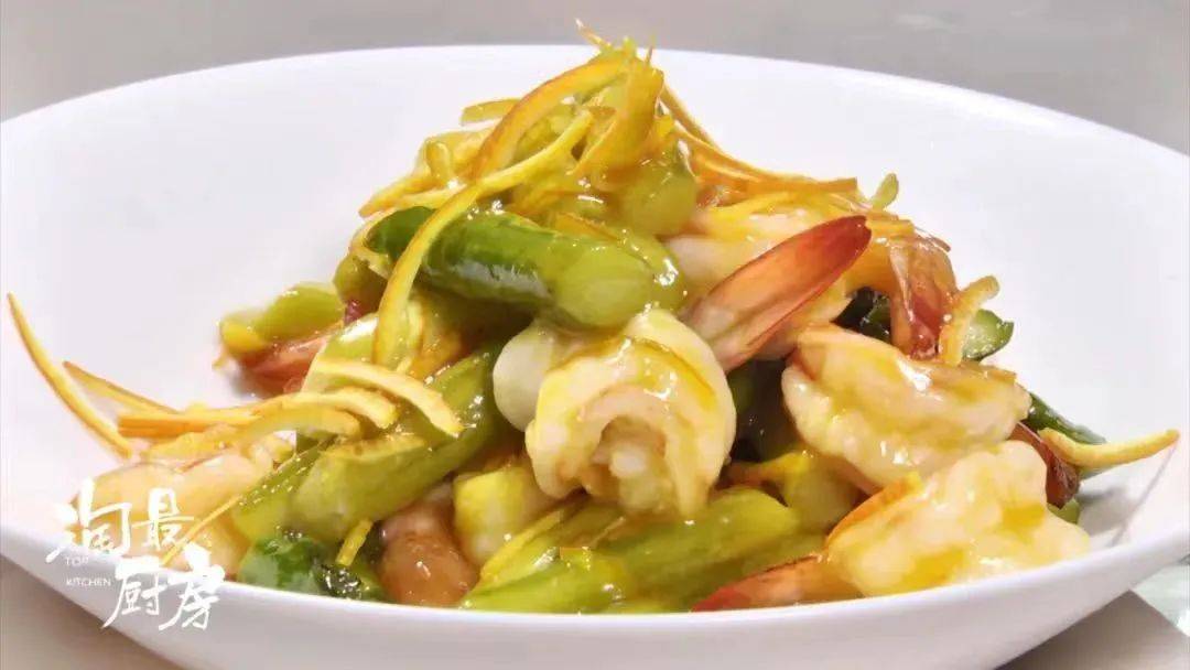 还专门创建了一支"芦笋舰队"之前徐铭恩大厨做过一道草菇鸡汁芦笋,听