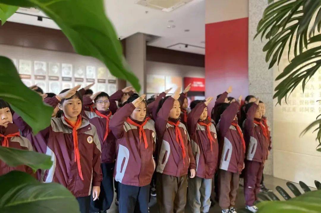 教育新桥缅怀革命先烈弘扬先辈精神新桥学校开展清明祭英烈活动