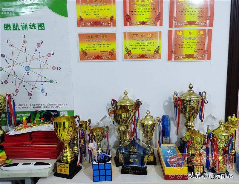 连破4项中国纪录15岁西安少年的魔方冠军路