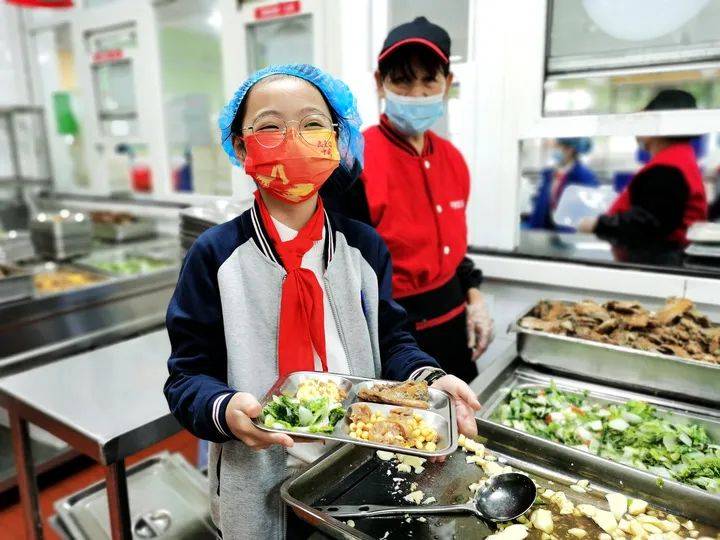 食堂自营安心午餐龙湾守护学生舌尖上的安全