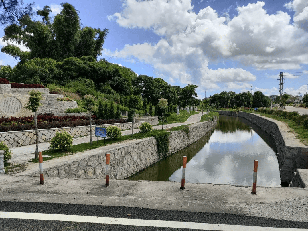 百善公园位于前楼镇岱南村,连接我县最长的东英溪水系,这里既有谷文昌