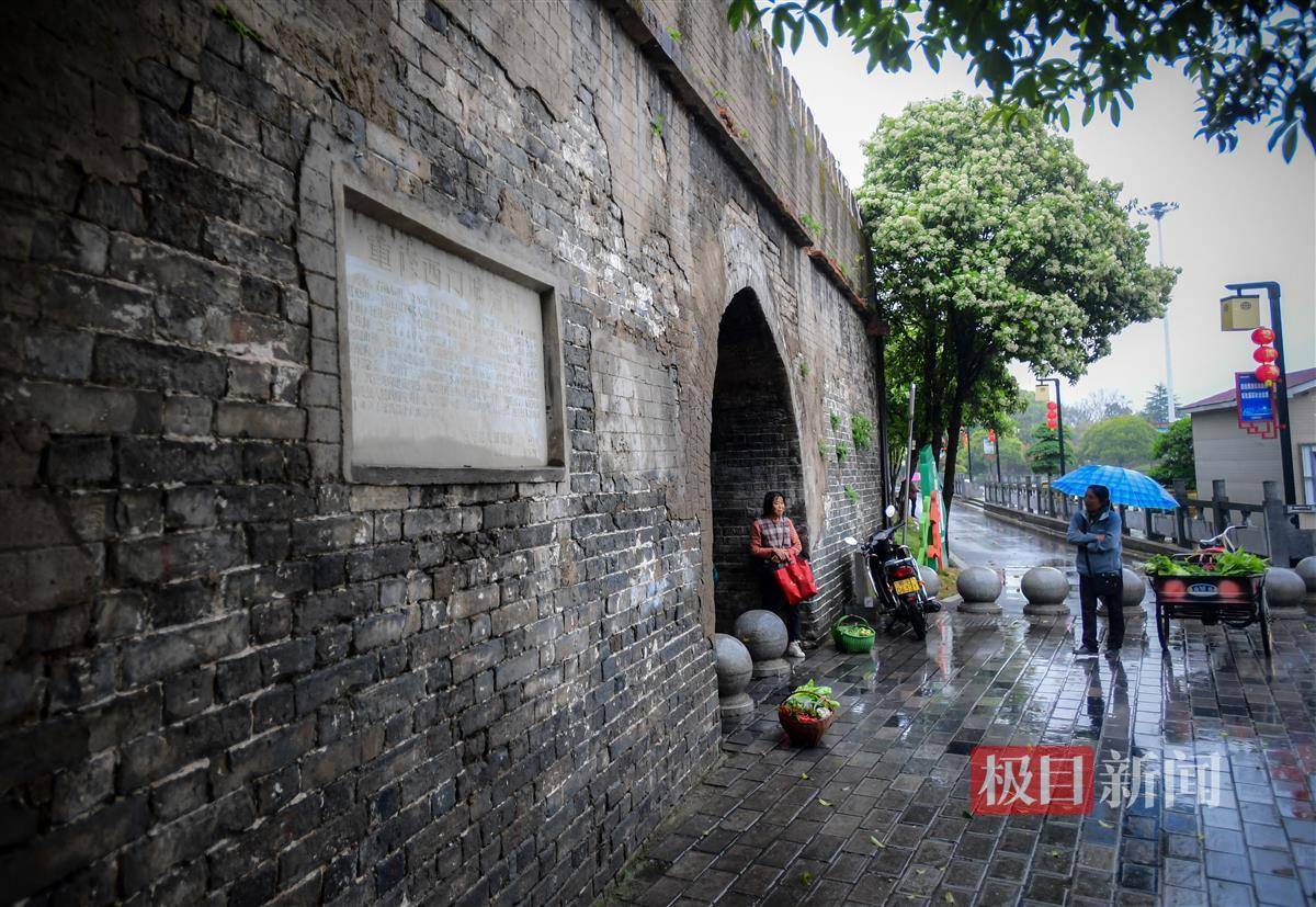 上世纪90年代,宜昌市人民政府将鸣凤西城墙列为宜昌市第一批重点文物