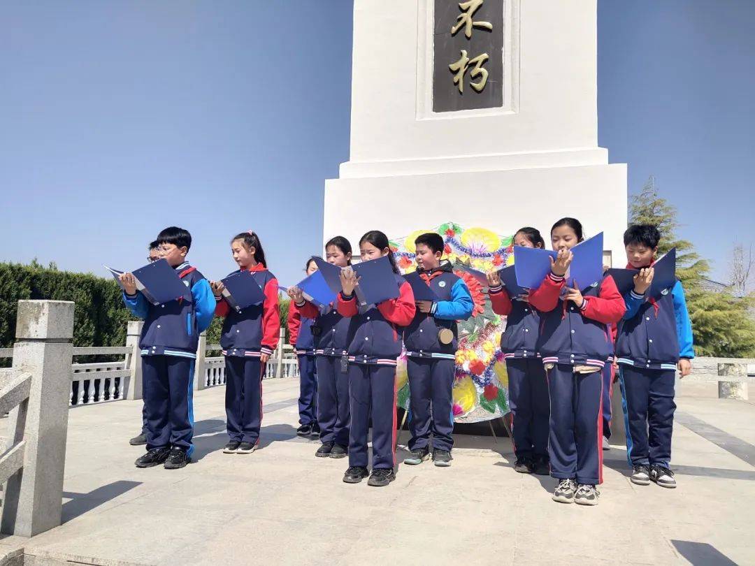 渔业小学,丰富小学4月1日,渔业小学和丰富小学师生来到丰富革命烈士