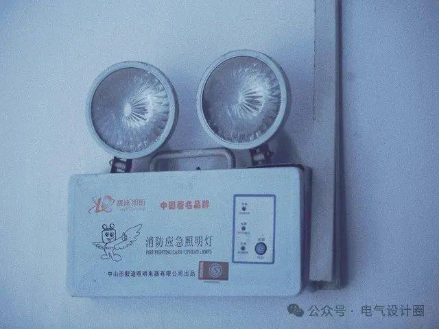 应急照明灯具配电回路是建筑物安全设施的重要组成部分,其设计安装及