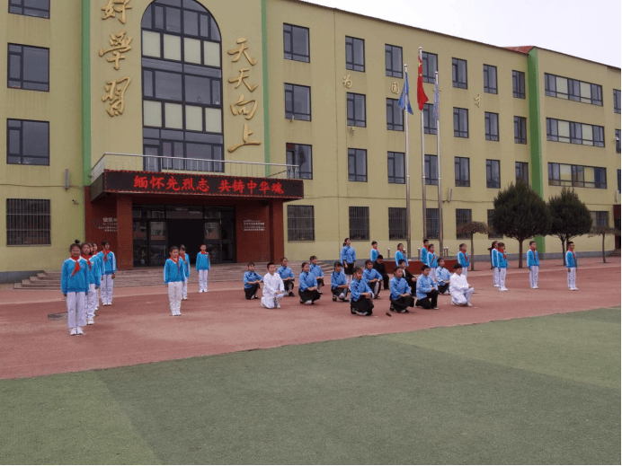 缅怀革命先烈——我市教育系统开展清明祭英烈活动_营口市_主题_演讲