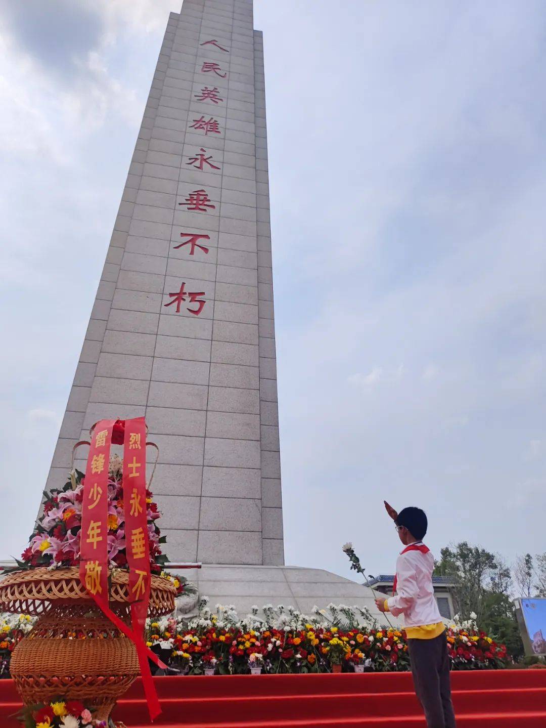 祭扫烈士墓主题图片