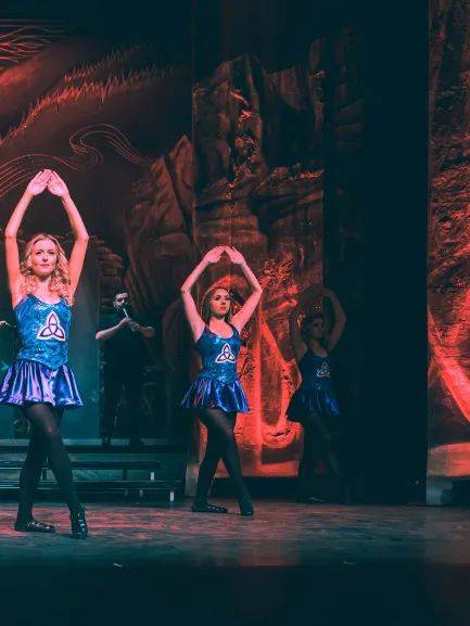 练习,加工和重加工的过程中,《舞之韵》的舞者们建立了终生的友谊,并